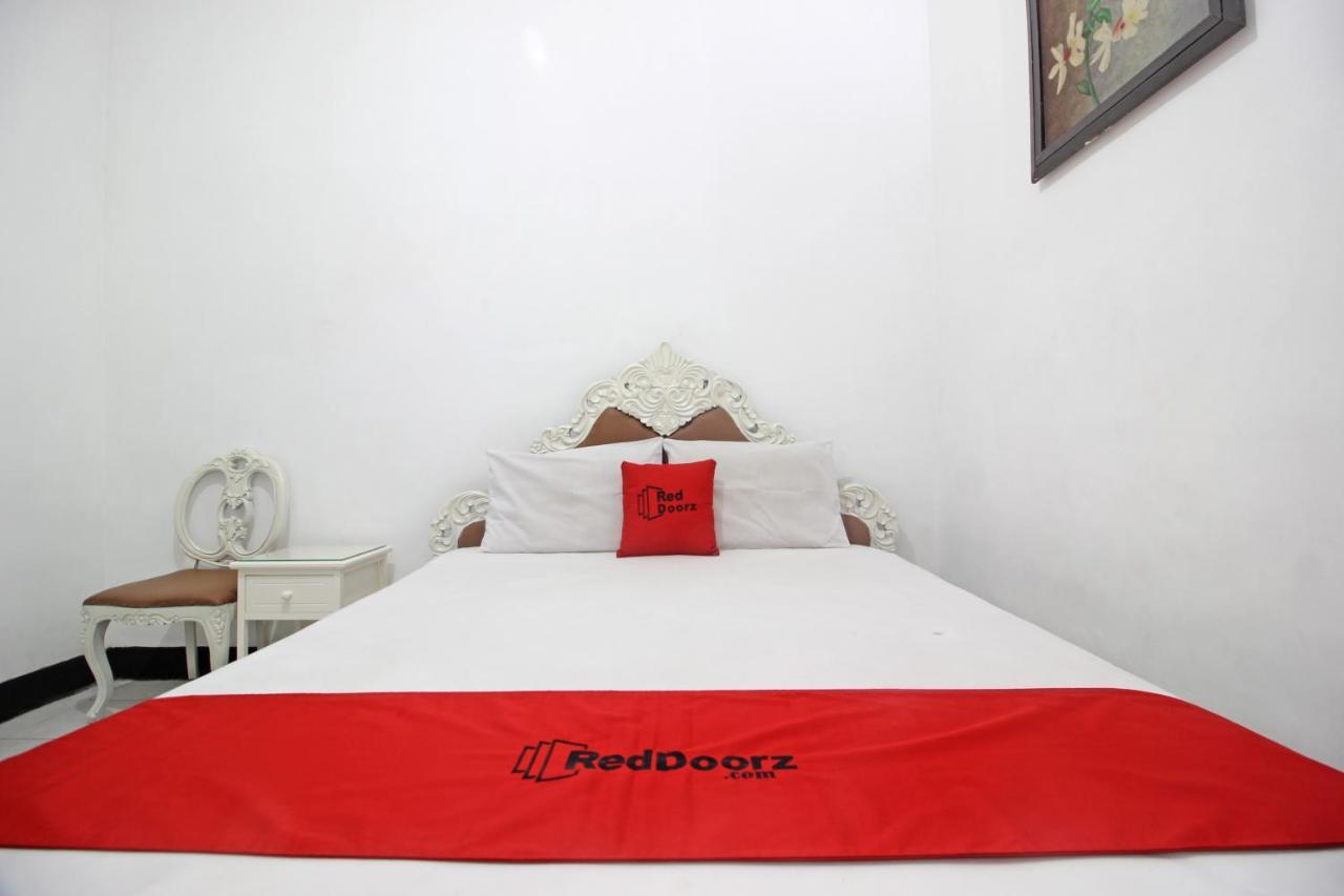 Reddoorz Plus @ Taman Siswa 3 Джокякарта Екстериор снимка
