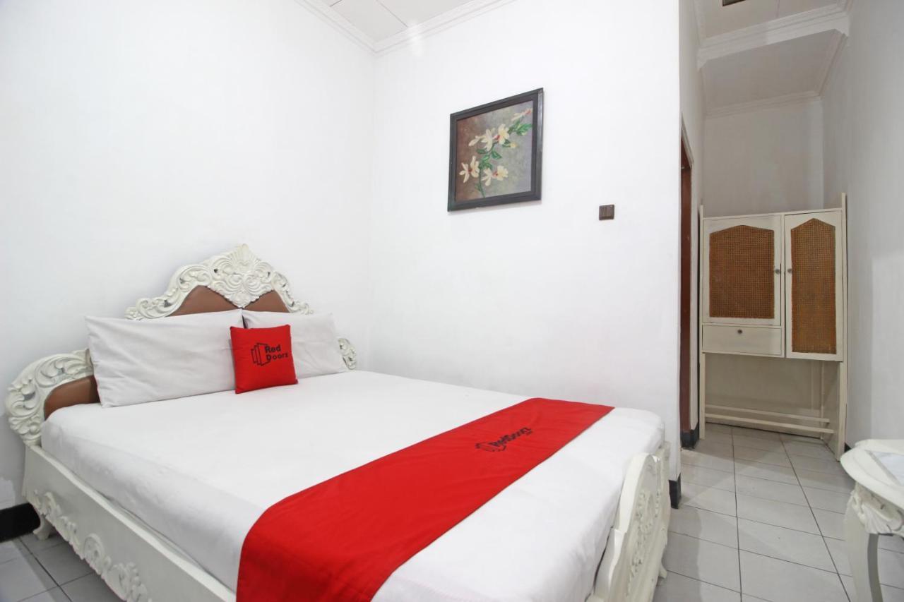 Reddoorz Plus @ Taman Siswa 3 Джокякарта Екстериор снимка